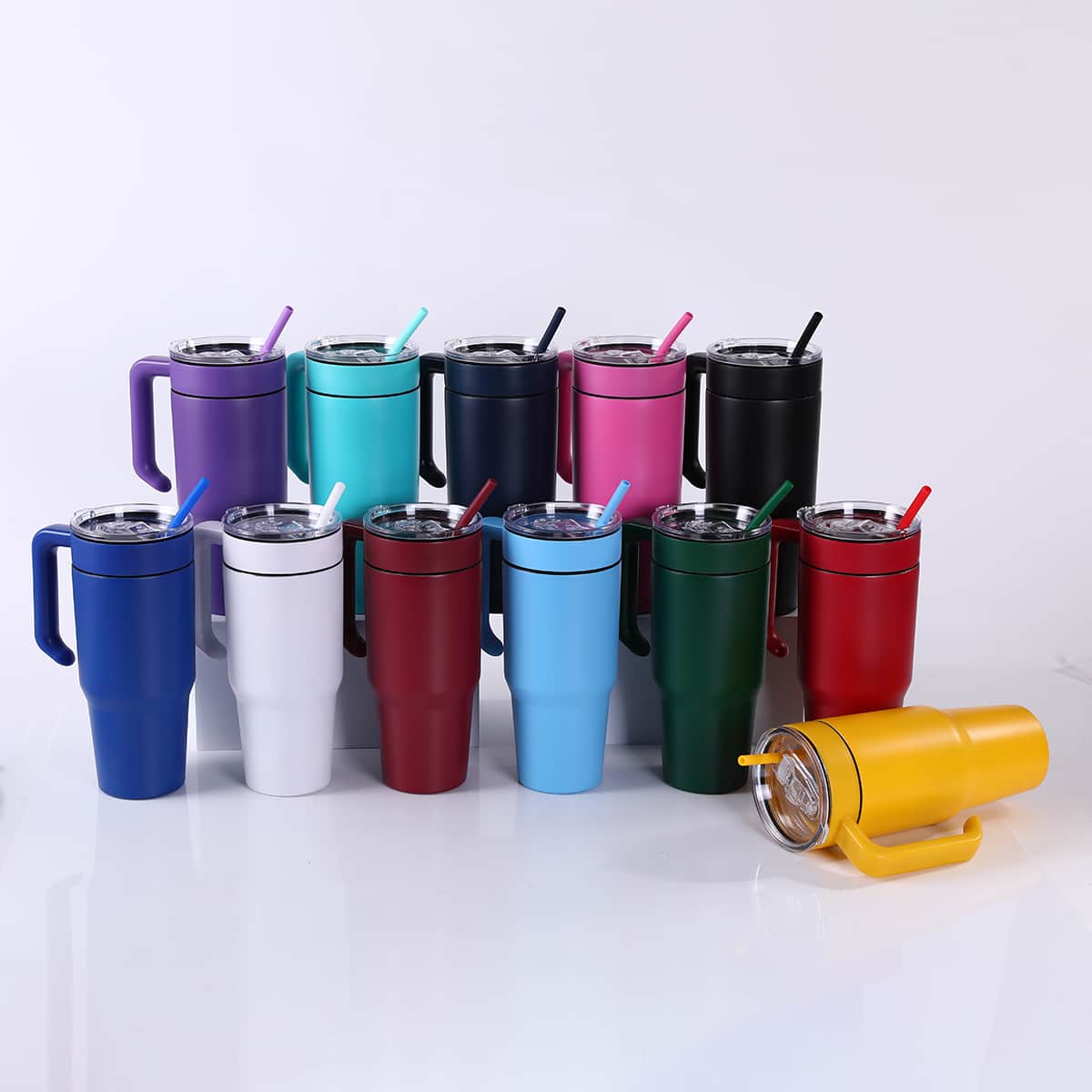 MakerTwist™️ Insulated 30oz Tumbler with Handle | MakerFlo